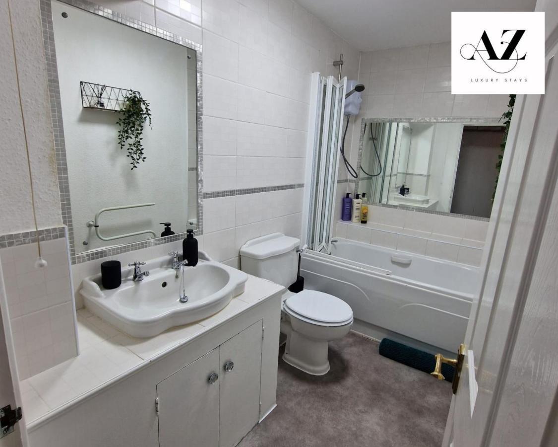 Two Bedroom Mansion House Apartment By Az Luxury Stays Newmarket With Parking And Wifi Exteriör bild